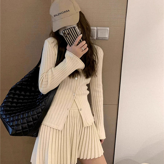 少女感顯嫩百褶裙套裝 - TWINKLE