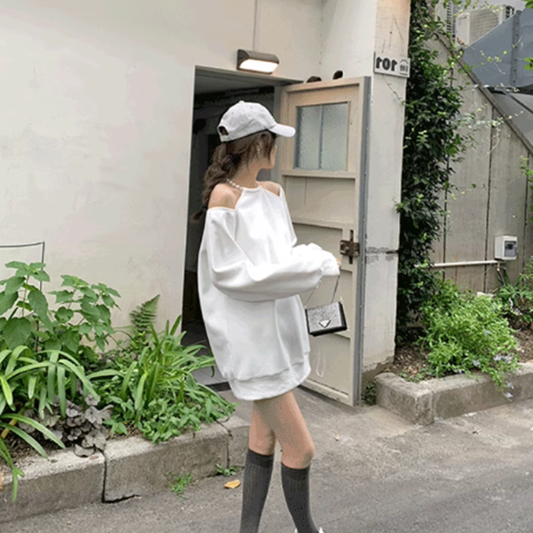 珍珠掛脖露肩休閒感長上衣 - TWINKLE