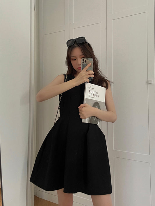 經典赫本露背氣質黑色洋裝 - TWINKLE