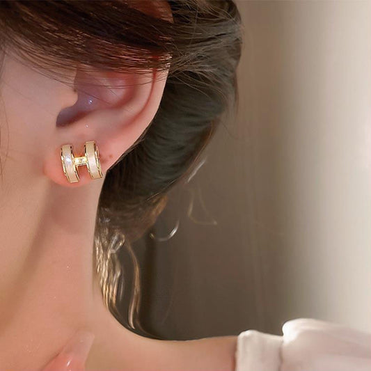 時尚名媛大牌感H大器耳環 - TWINKLE