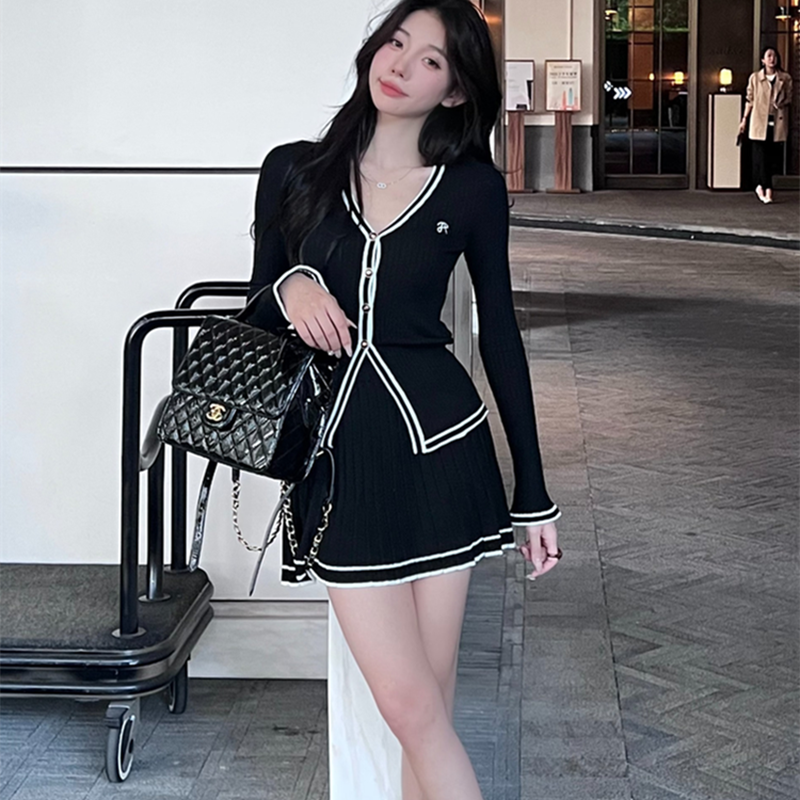 太美減齡學院風針織套裝 - TWINKLE