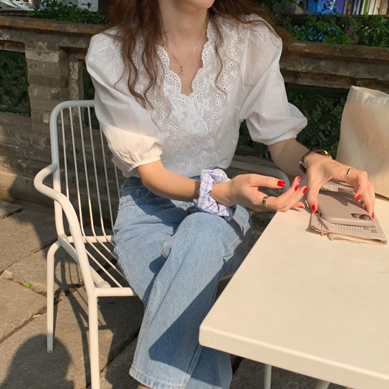 刺繡花邊溫柔清新上衣 - TWINKLE