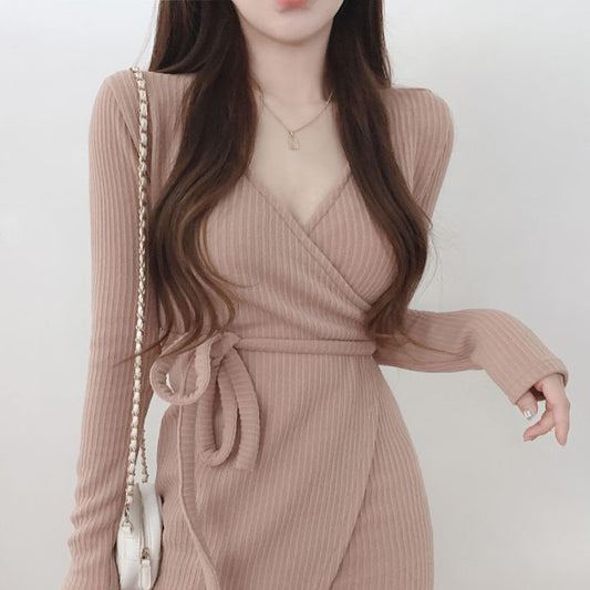 交叉V領一片式綁腰針織洋裝 - TWINKLE