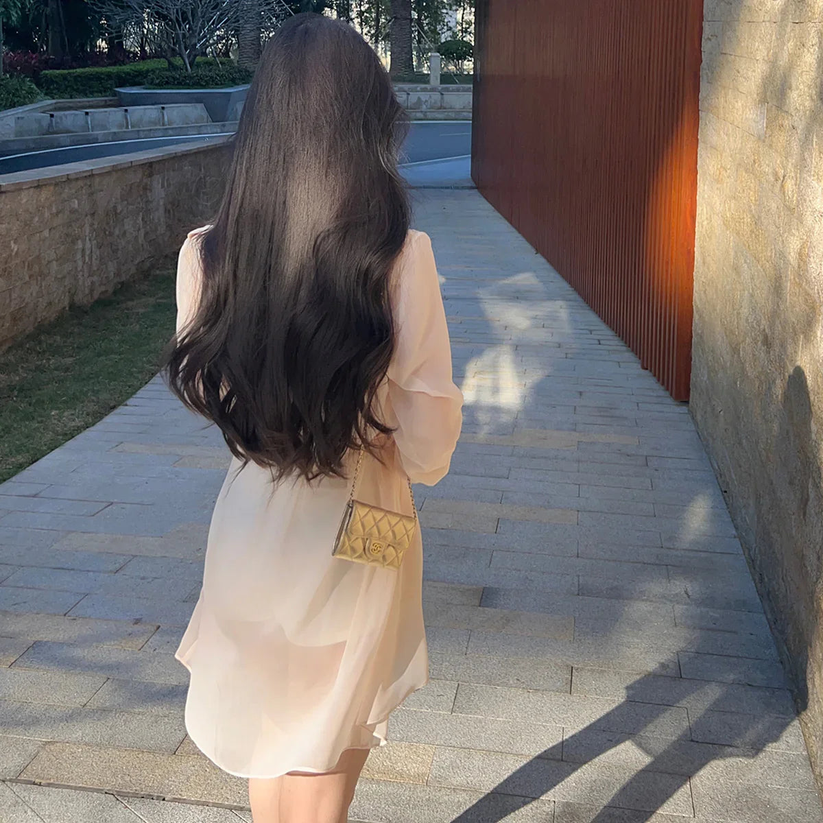 飄飄透膚太美的防曬輕外套 - TWINKLE