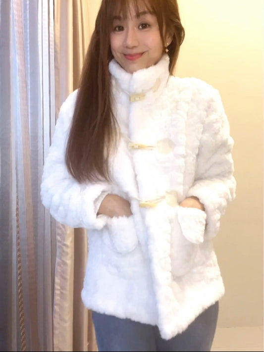 軟萌杏白羔羊毛牛角釦外套 - TWINKLE