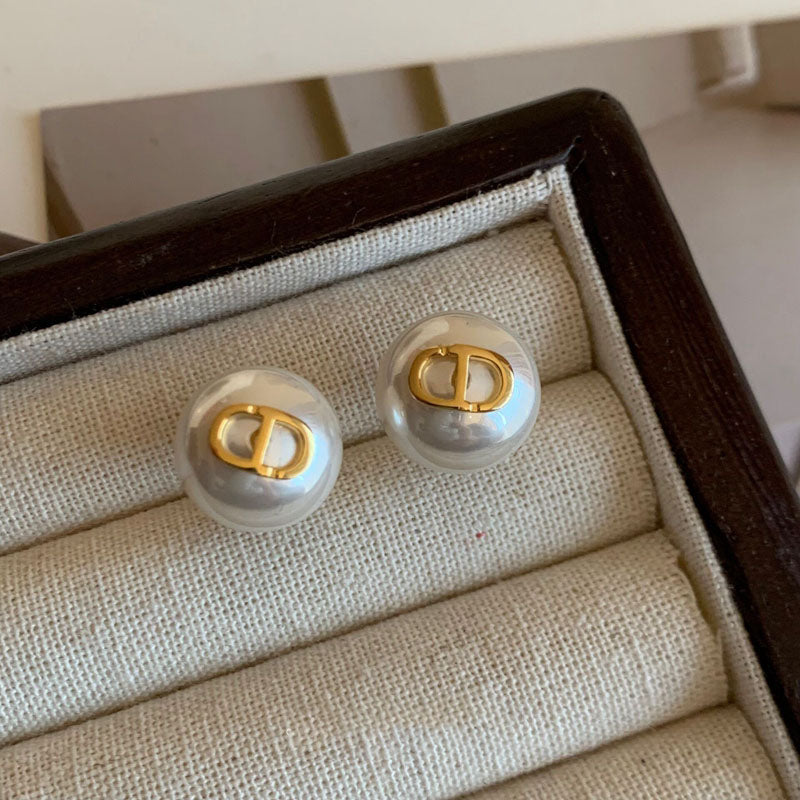 時尚名媛貴氣珍珠墜金字耳環 - TWINKLE