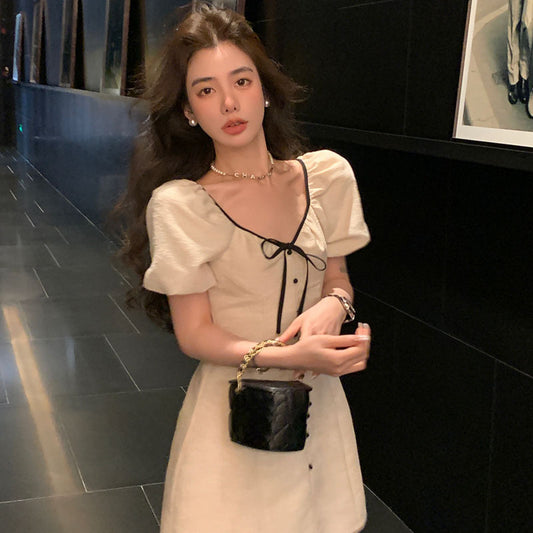 簡單優雅公主袖洋裝