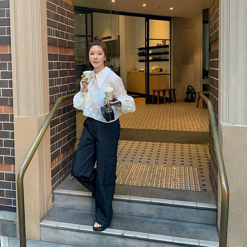 優雅尖領緹花上衣