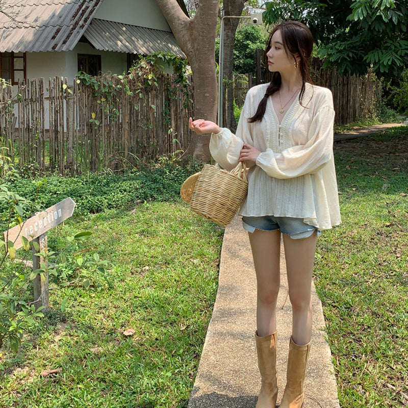 氣質V領泡泡袖娃娃襯衫