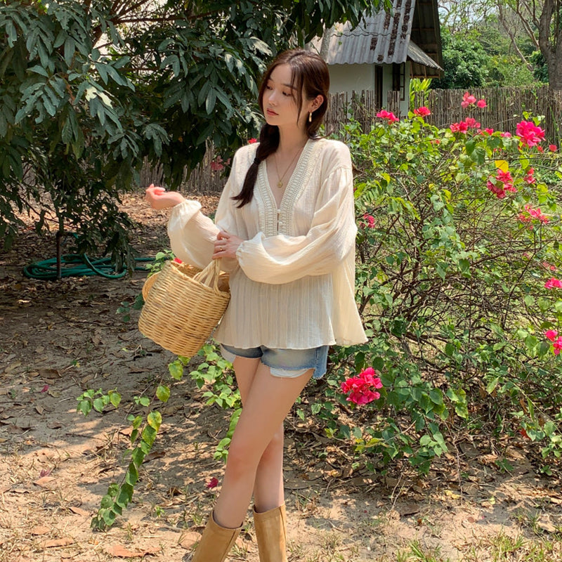 氣質V領泡泡袖娃娃襯衫