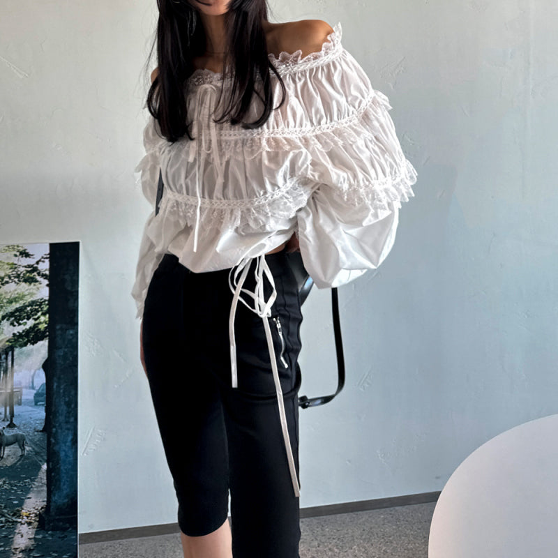 女人味露肩皺褶上衣 - TWINKLE