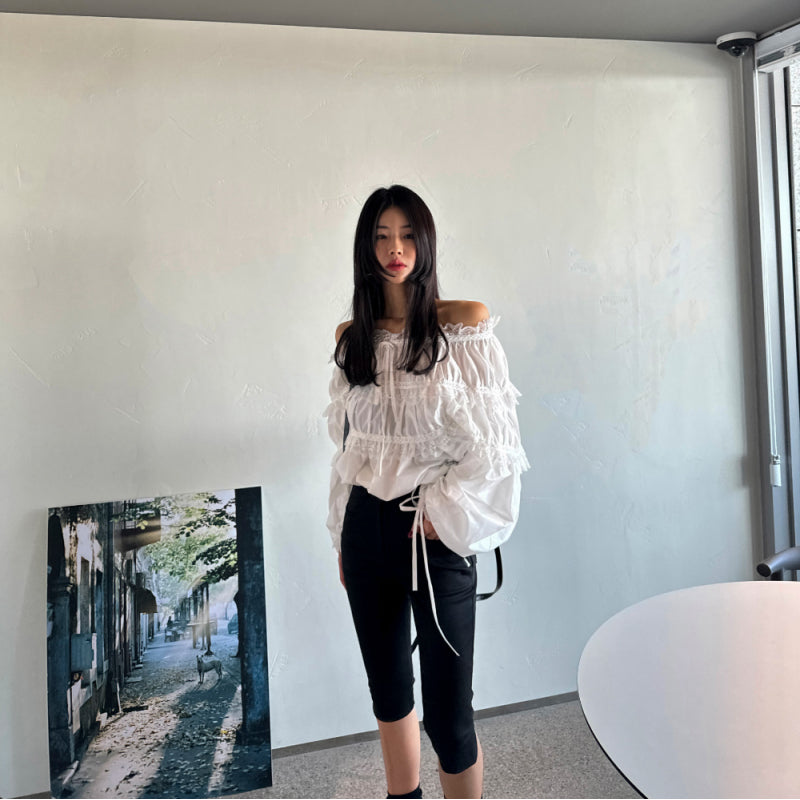 女人味露肩皺褶上衣 - TWINKLE