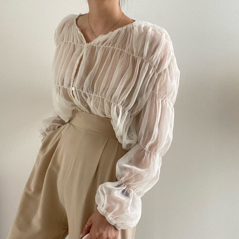 溫柔皺褶透膚感上衣 - TWINKLE
