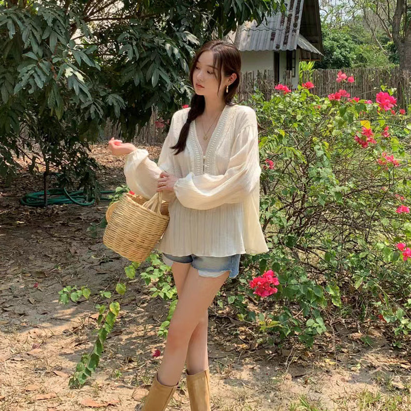 氣質V領泡泡袖娃娃襯衫