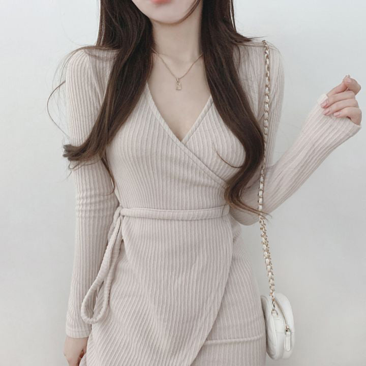 交叉V領一片式綁腰針織洋裝 - TWINKLE
