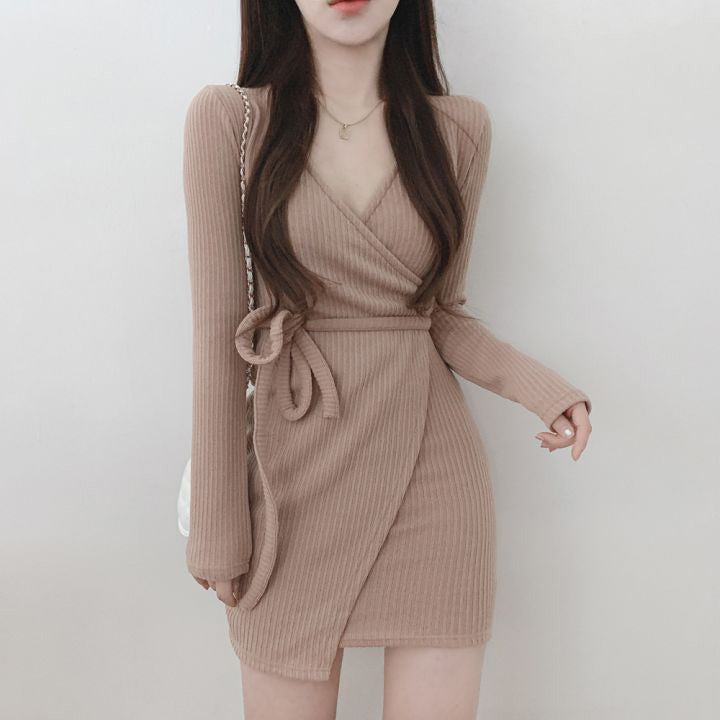 交叉V領一片式綁腰針織洋裝 - TWINKLE