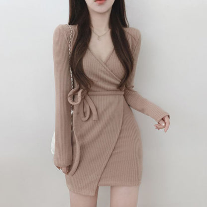 交叉V領一片式綁腰針織洋裝 - TWINKLE