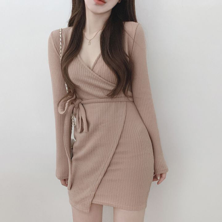 交叉V領一片式綁腰針織洋裝 - TWINKLE