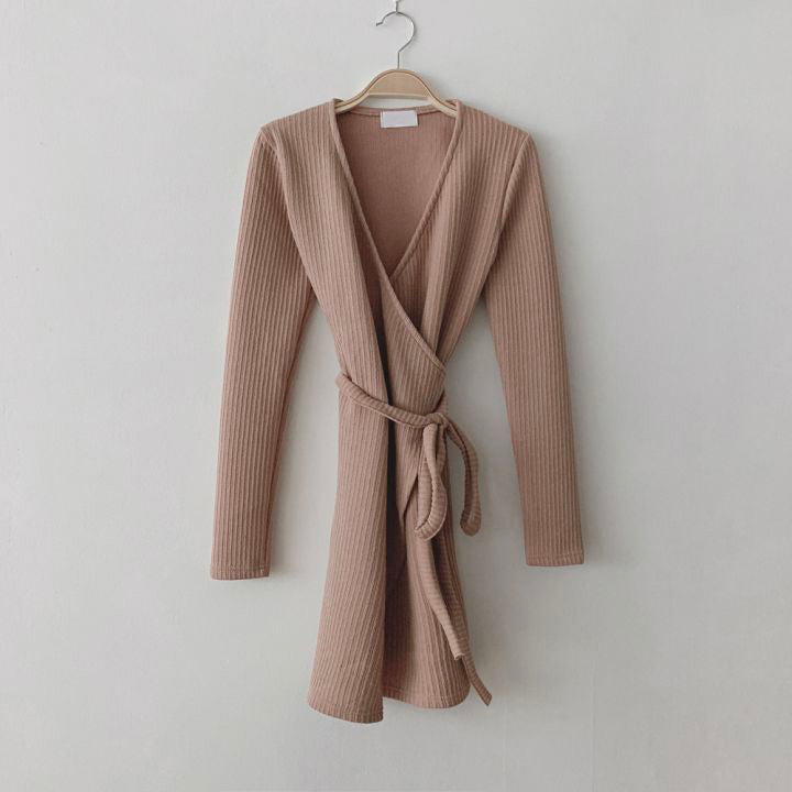 交叉V領一片式綁腰針織洋裝 - TWINKLE