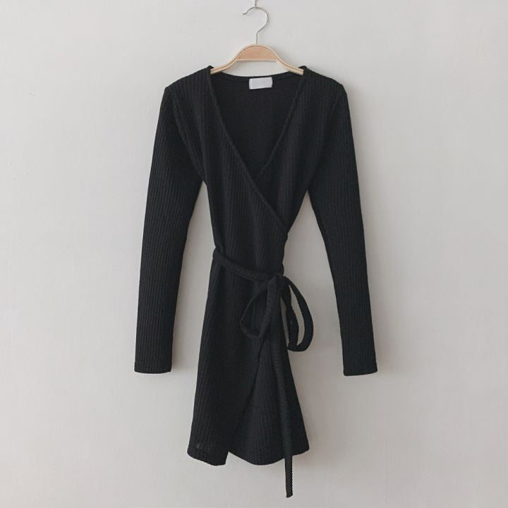 交叉V領一片式綁腰針織洋裝 - TWINKLE